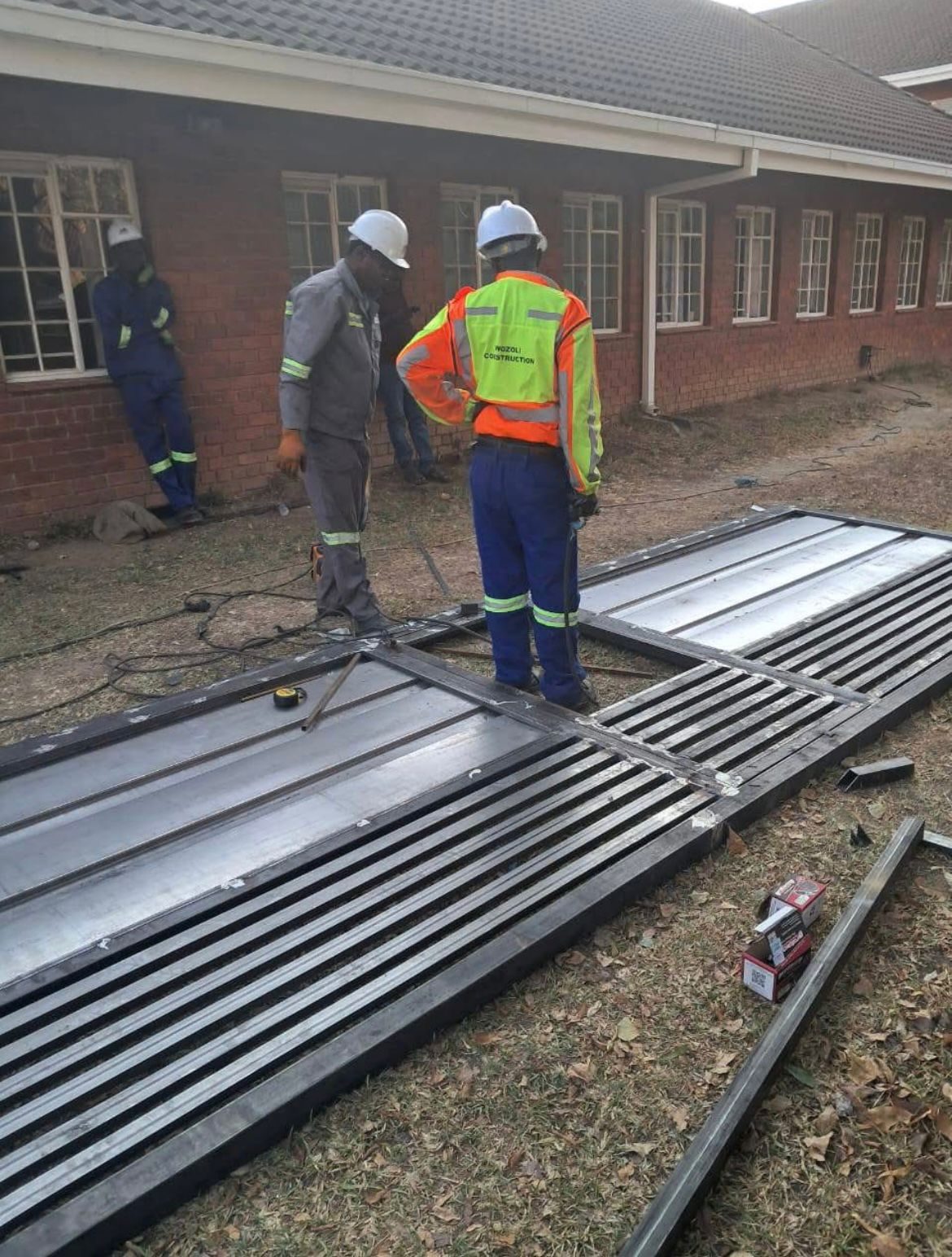 Palisade panel install, primary school